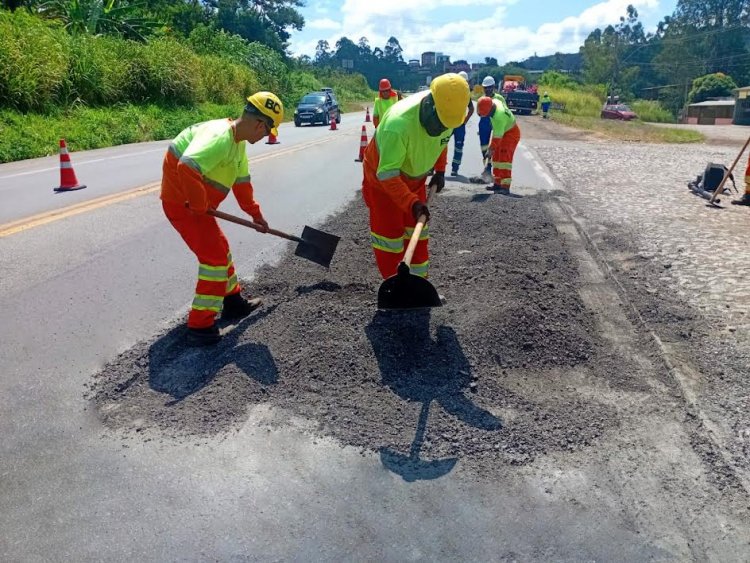Nova 381 utiliza 48 toneladas de massa asfáltica em 40 dias de operação