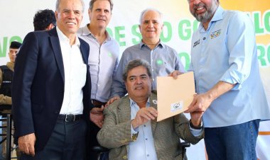 ENTREGUE DOCUMENTO DA CAMPANHA DOS R$650 MILHÕES AO MINISTRO ALEXANDRE SILVEIRA