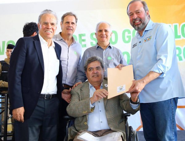 ENTREGUE DOCUMENTO DA CAMPANHA DOS R$650 MILHÕES AO MINISTRO ALEXANDRE SILVEIRA
